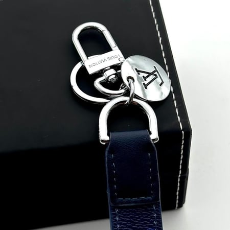 محفظة وميدالية لويس فيتون كحلي 1