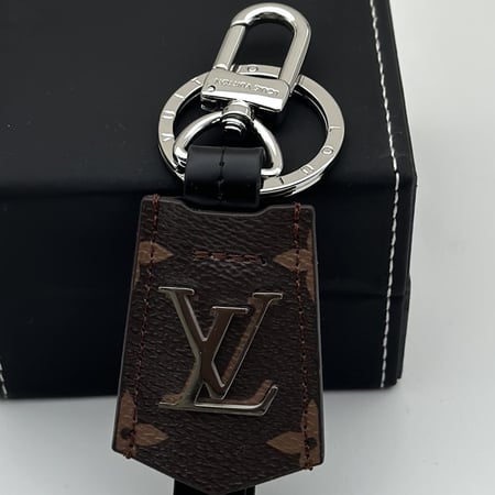 محفظة وميدالية لويس فيتون اسود 3