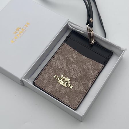 حامل بطاقات عمل كوتش بني بشعار ذهبي