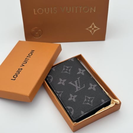 محفظة وميدالية لويس فيتون اسود 6