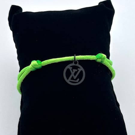 سوارة لويس فيتون قفل فسفوري