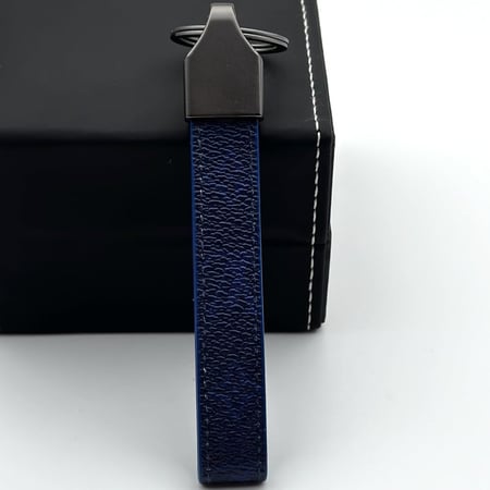 محفظة وميدالية لويس فيتون كحلي 3