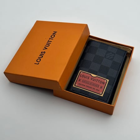 محفظة وميدالية لويس فيتون اسود 3