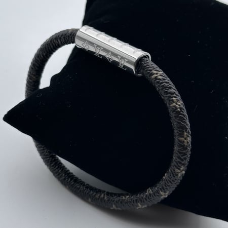 سوارة لويس فيتون جلد