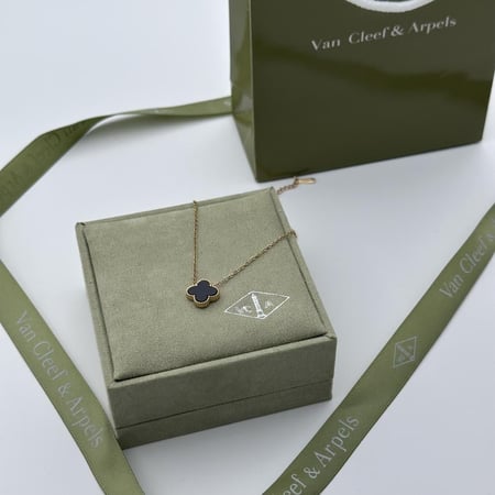 سلسال وحلق فانكليف اسود