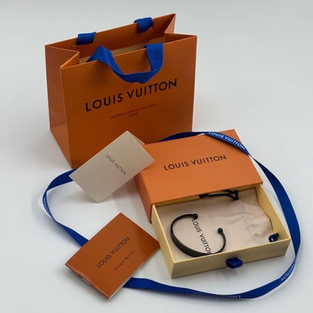 سوارة لويس فيتون ستيل اسود