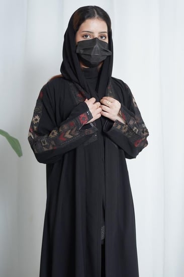 عبايه المها احمر