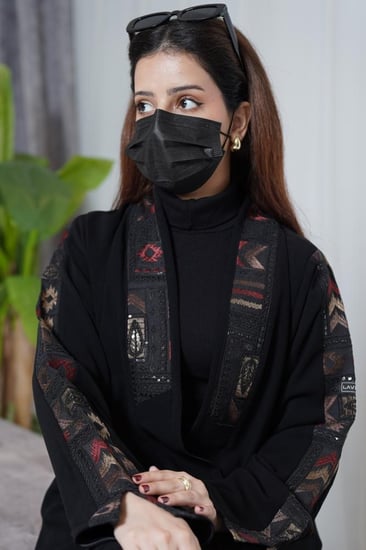 عبايه المها احمر