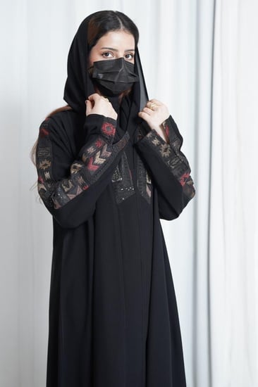 عبايه المها احمر