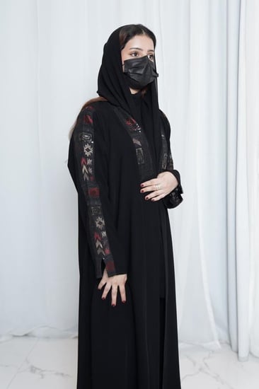 عبايه المها احمر