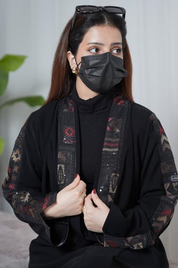 عبايه المها احمر