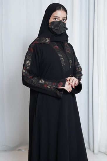 عبايه المها احمر