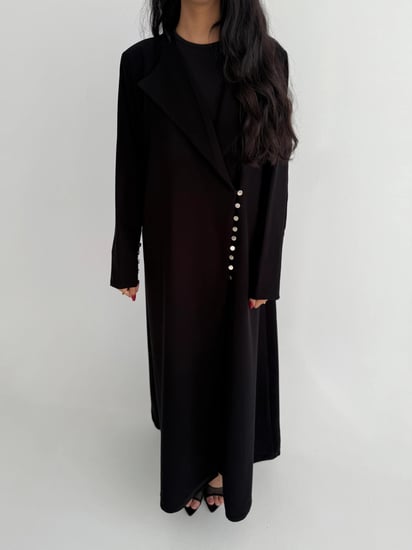 حنان | بقماش الكريب الاندونيسي مع ازارير امامية وعلى الكم قصة نص كلوش