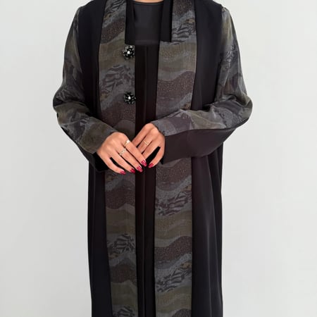 سديم | بقماش الكريب الاندونيسي مع تدخيلة حرير ياباني قصة كلوش