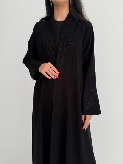 عباية صيفية كريب إندونيسي بتطريز على الياقة والأكمام