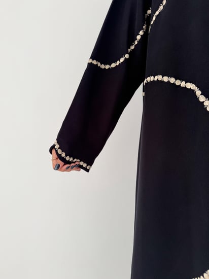 الفارقة | بقماش كريب اندونيسي اسود مع تطريز حلزوني وشك