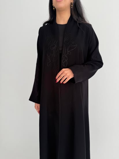 عباية صيفية كريب إندونيسي بتطريز على الياقة والأكمام