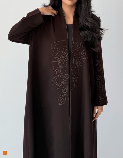 الدلال | بقماش الكريب البني مع تطريز بني