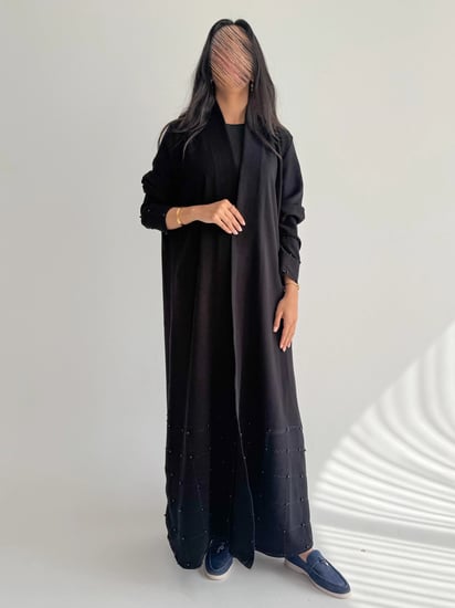 المهابة | بقماش كريب اندونيسي مع تطريز مربعات ولؤلؤ