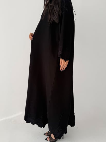 النادرة | بقماش كريب اندونيسي اسود بتخريم وتطريز دوائر