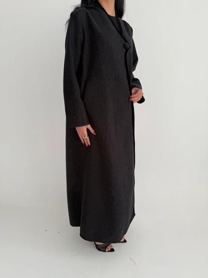 الالماس | بقماش الجوخ الأسود قصة نص كلوش مع تحديد قيطان مخمل وزر واحد