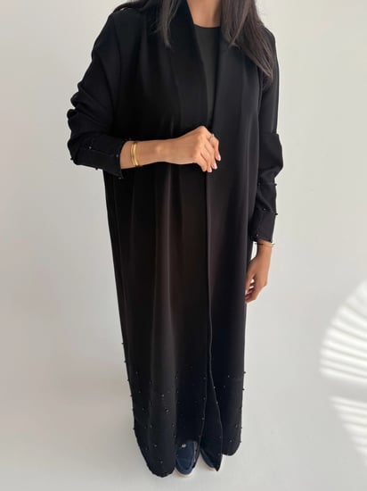 المهابة | بقماش كريب اندونيسي مع تطريز مربعات ولؤلؤ