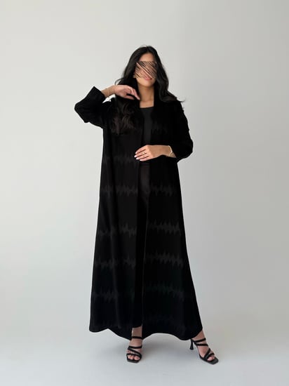 عباية كريب إندونيسي مطرزة – أسود أنيق بنص كلوش
