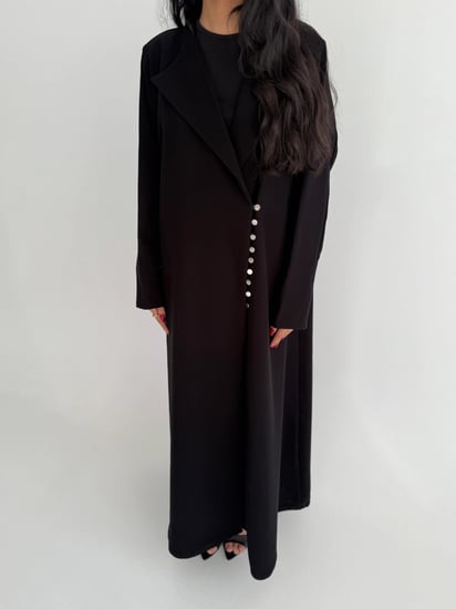 حنان | بقماش الكريب الاندونيسي مع ازارير امامية وعلى الكم قصة نص كلوش