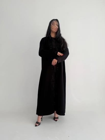 الرفاه | بقماش الكريب الاندونيسي الأسود مع لمسات لولو قصة نص كلوش