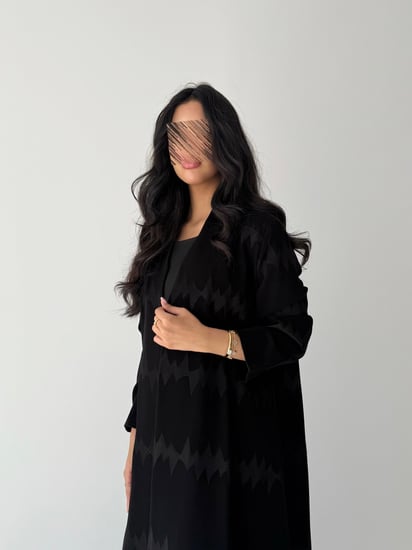 عباية كريب إندونيسي مطرزة – أسود أنيق بنص كلوش