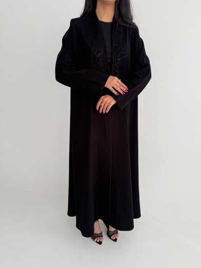 عباية صيفية كريب إندونيسي بتطريز على الياقة والأكمام