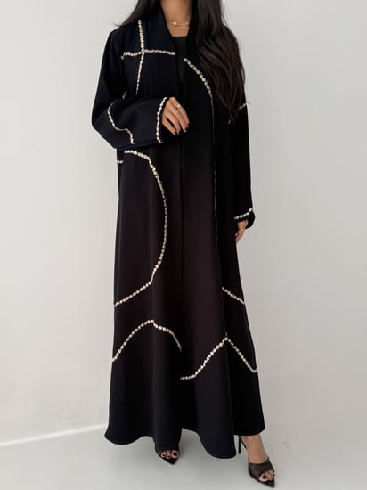 الفارقة | بقماش كريب اندونيسي اسود مع تطريز حلزوني وشك