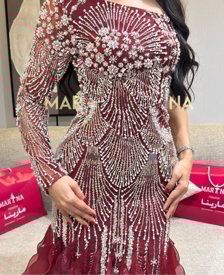 فستان رانيا (فستان عودي مزين بالشك الفضي وكسرات جزار)