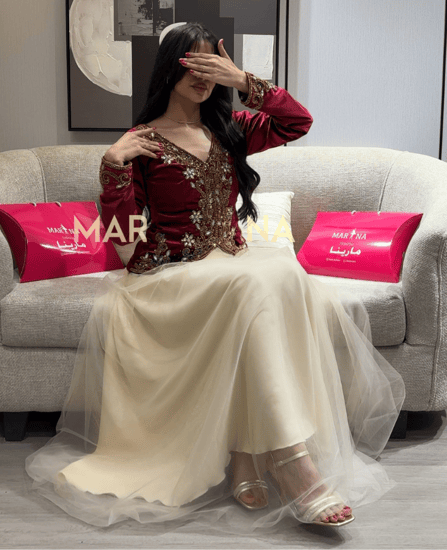 فستان رواء (فستان قطعتين جاكت مخمل مزين بتطريز يدوي وتل تيواني وباربي)