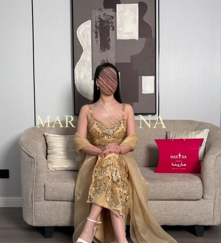 فستان وجدان (فستان ذهبي شك سهره وشال جزار )