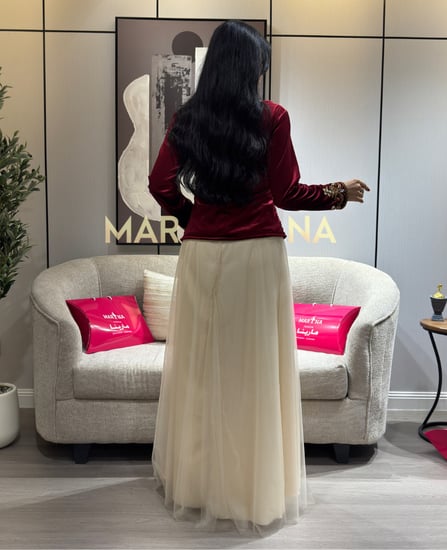 فستان رواء (فستان قطعتين جاكت مخمل مزين بتطريز يدوي وتل تيواني وباربي)