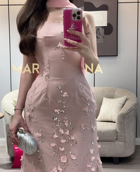 فستان اونا (فستان وردي مزين بكلفه مورده)