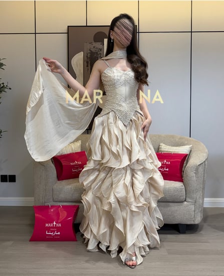 فستان افنان (فستان افنان البيج صدريه ميكادو تطريز يدوي وكسرات كرنكل لمعه وشال كرنكل)
