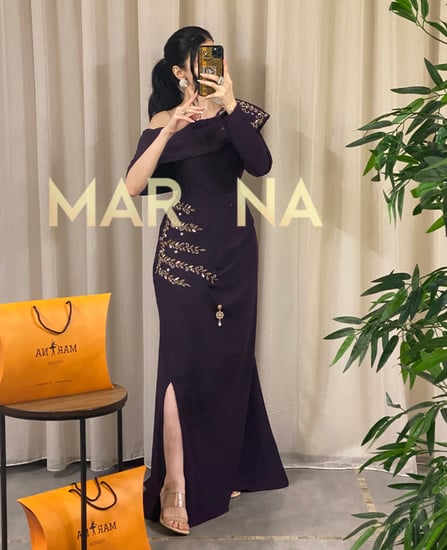 فستان الهنوف (فستان كريب موف غامق مع تطريز يدوي راقي)