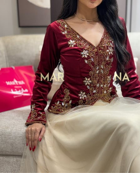 فستان رواء (فستان قطعتين جاكت مخمل مزين بتطريز يدوي وتل تيواني وباربي)