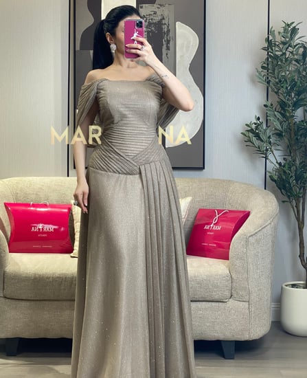 فستان ريما البيج (فستان لمعه بوليسيه خصر)