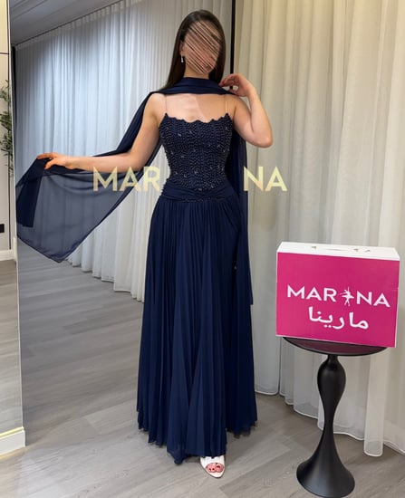 فستان عهد (فستان كحلي صدريه لول وكرستال وجورجيت بوليسيه وشال جورجيت)