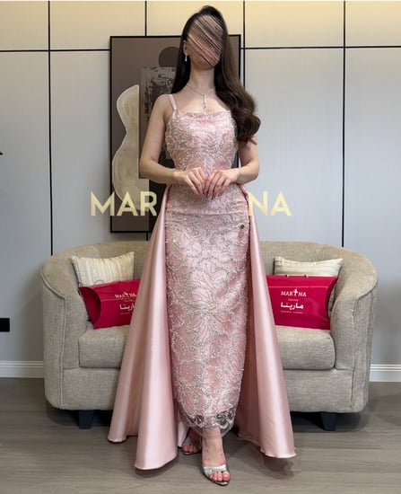 فستان هيف (فستان لحمي كلفه شك سهره وذيل ميكادو)