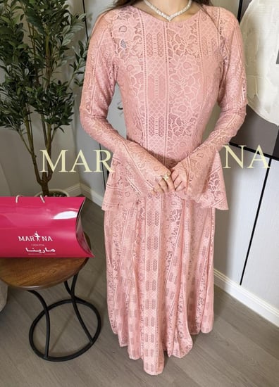 فستان طيف (فستان لحمي دانتيل اكمام كلوش)