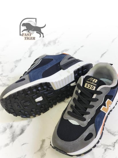 حذاء سبورت نسائي