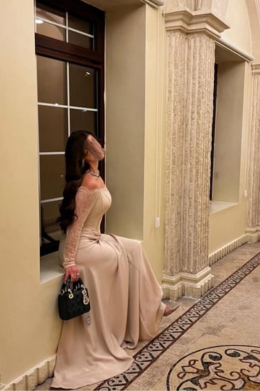 فستان ناعم بأكمام طويلة متوفر لتسليم الفوري جده-مكه يوصلك خلال ساعتين والرياض-الطايف-المدينة وباقي المناطق يوصلك خلال ٢٤ ساعة فقط.