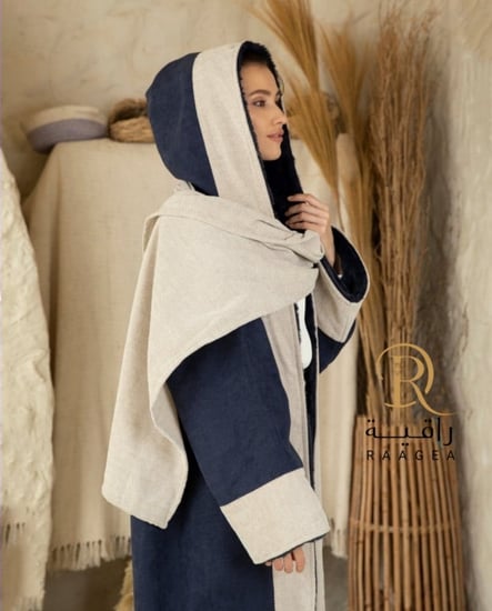 فروه شتويه مع شال سكري وكحلي