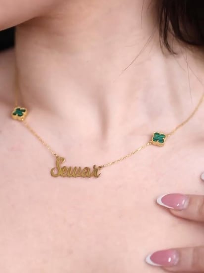 سلسال بالاسم مع فصوص البرسيم الأكثر فخامة