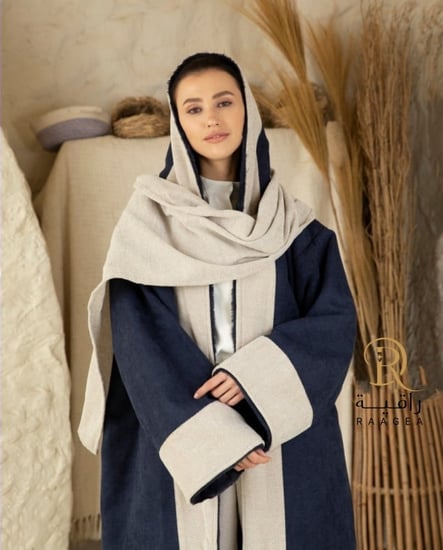 فروه شتويه مع شال سكري وكحلي