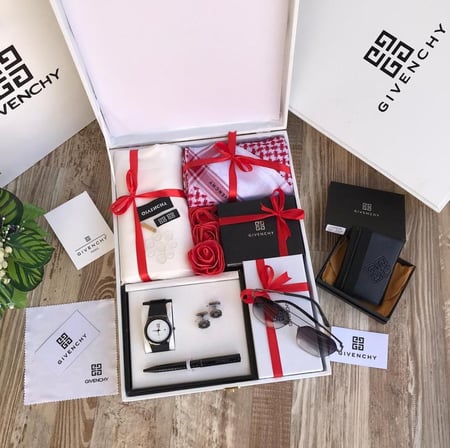 طقم هديه رجاليه ماركه جيفنشي